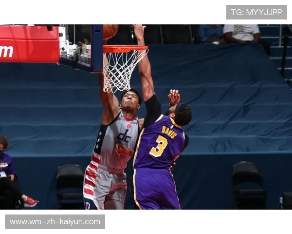 NBA球星无视防守拔起三分，全场静默后爆炸——篮球的瞬间魅力与无限可能