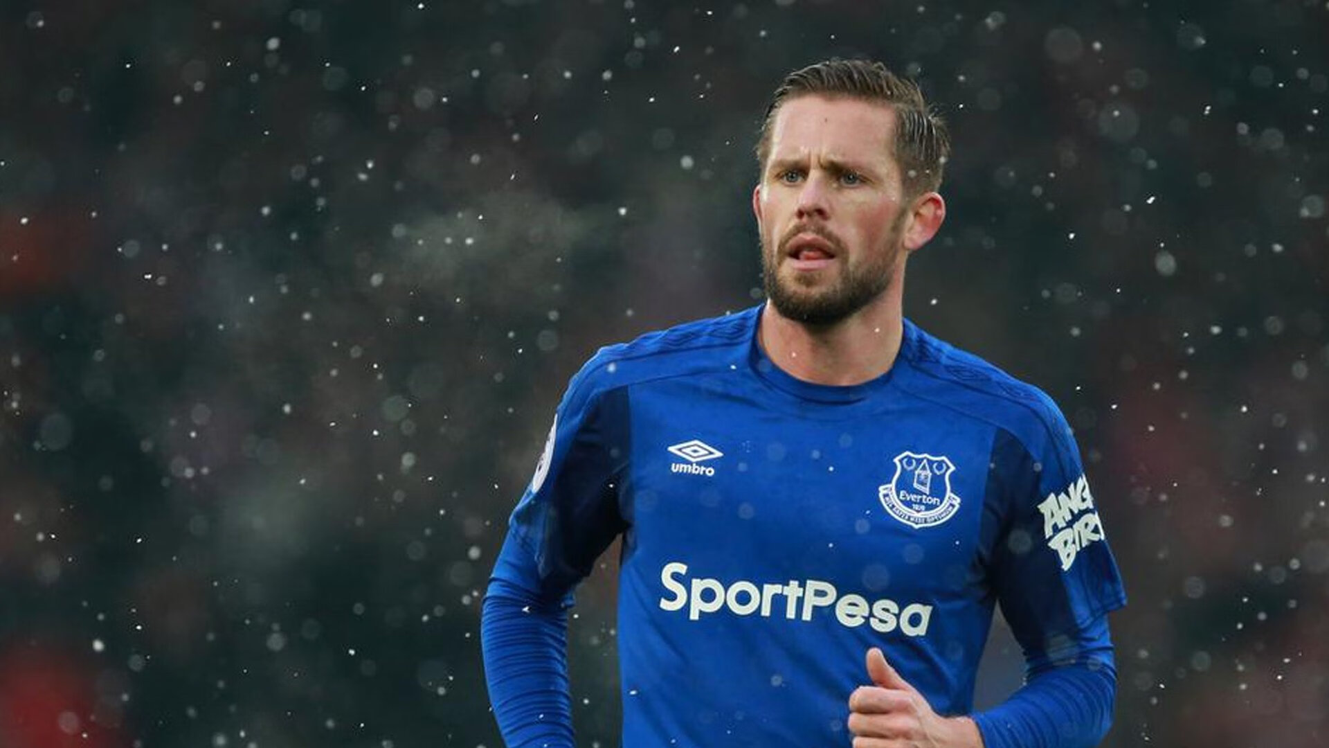 76人球员参与电台连线互动气氛轻松，76人宣传片