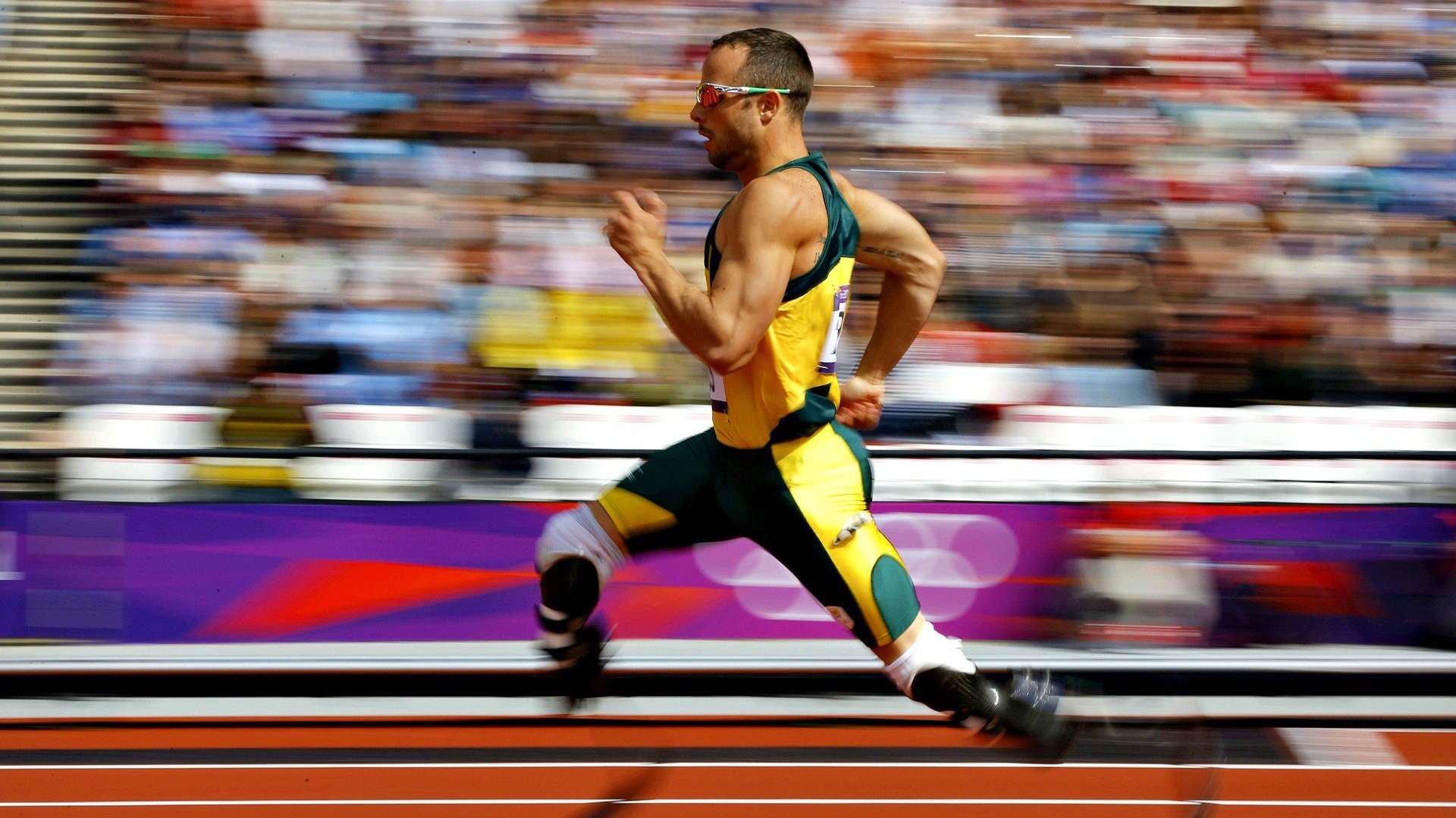 新西兰全黑队的防守精确而迅速，给对方施加巨大的压力，新西兰队长